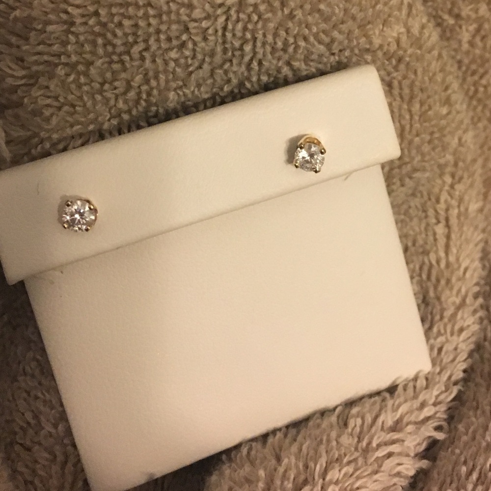 1/4 ct. round diamond studs